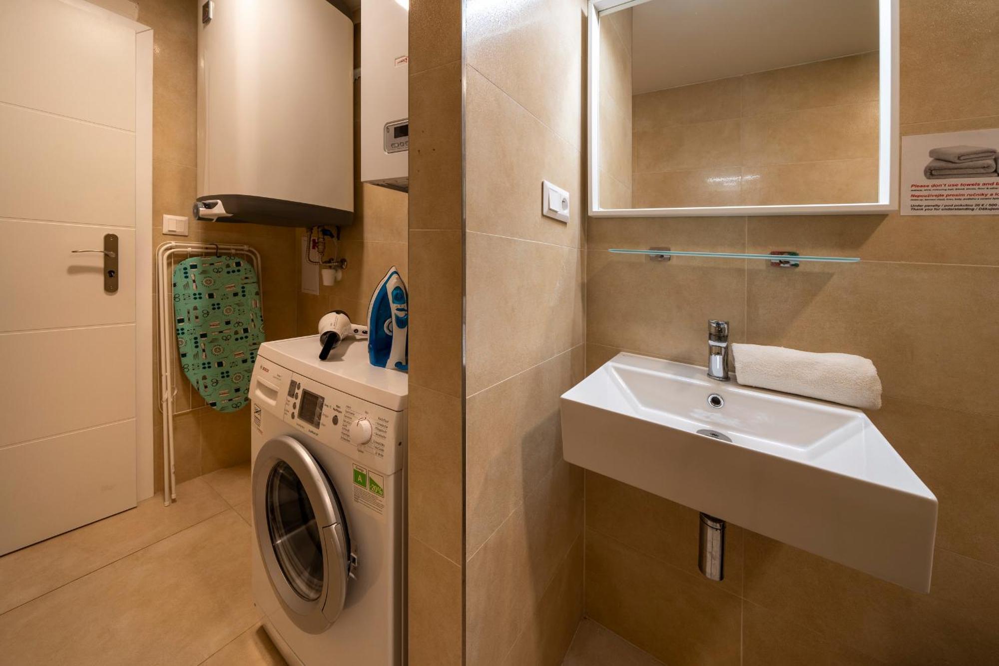 Apart Hotel Zborovska Prague Ngoại thất bức ảnh